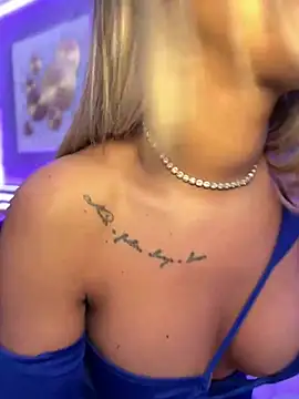 KirstieVegas online show from March 12, 8:20 pm