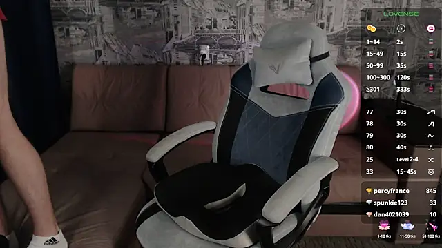 Snapshot of Oliver_Fresh chatting on December 27, 12:12 pm Oliver Fresh online show from December 27, 12:12 pm