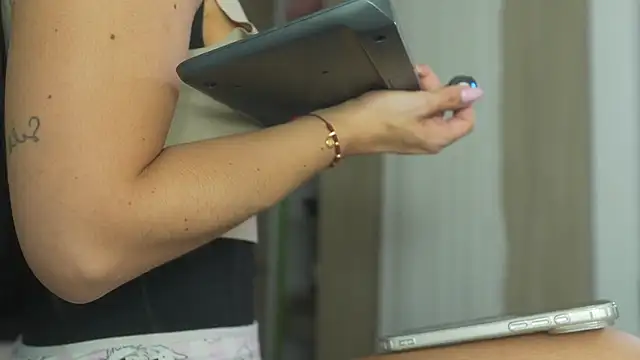 sarah hiill online show from April 21, 9:06 pm