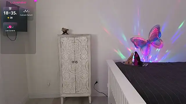 CharlotteDoe online show from December 11, 3:45 am