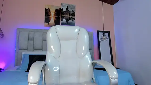 Snapshot of Stefhanyblow chatting on December 7, 1:14 am Stefhanyblow online show from December 7, 1:14 am