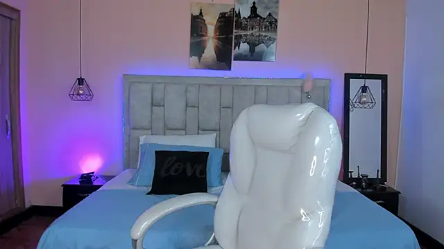 Snapshot of Stefhanyblow chatting on December 7, 4:20 am Stefhanyblow online show from December 7, 4:20 am