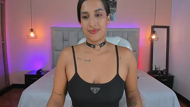 Snapshot of Stefhanyblow chatting on December 22, 10:17 am Stefhanyblow online show from December 22, 10:17 am