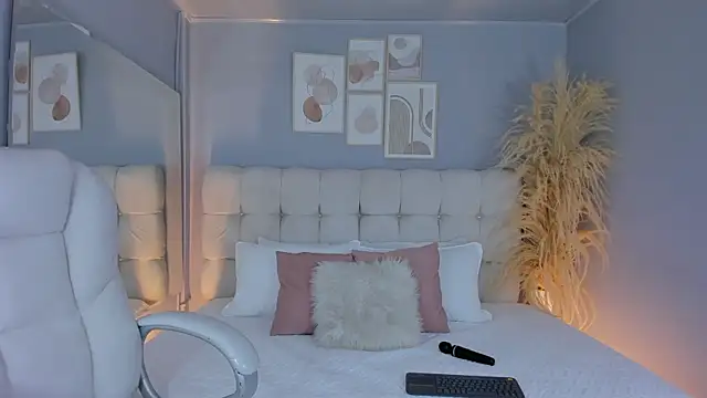 Snapshot of Stefhanyblow chatting on February 7, 12:20 am Stefhanyblow online show from February 7, 12:20 am