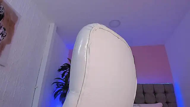 Snapshot of Stefhanyblow chatting on February 8, 6:01 am Stefhanyblow online show from February 8, 6:01 am