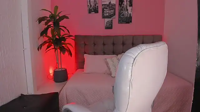 Snapshot of Stefhanyblow chatting on March 18, 10:04 pm Stefhanyblow online show from March 18, 10:04 pm