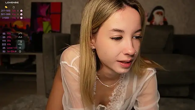 Snapshot of EmelyBenz chatting on November 4, 3:16 am EmelyBenz online show from November 4, 3:16 am