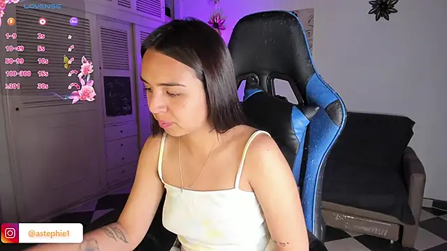 Miss Nicole online show from January 23, 1:19 am