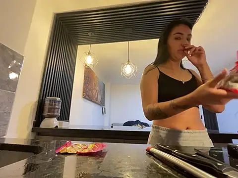 Miss Nicole online show from April 12, 7:30 pm