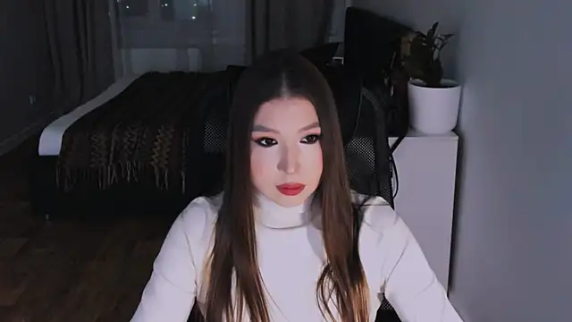 Eva Chris online show from November 8, 4:40 pm