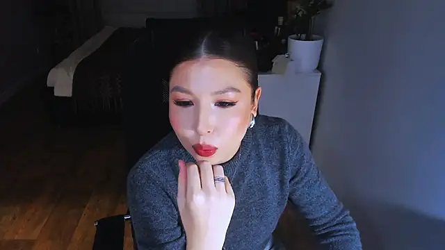 Eva Chris online show from February 28, 5:03 pm