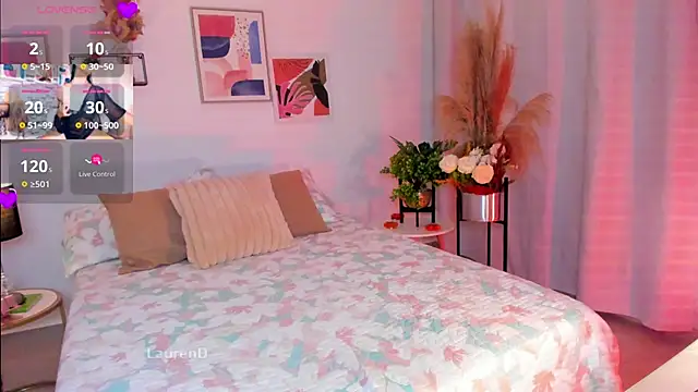 Snapshot of Misslaurenn chatting on February 16, 1:14 am Misslaurenn online show from February 16, 1:14 am