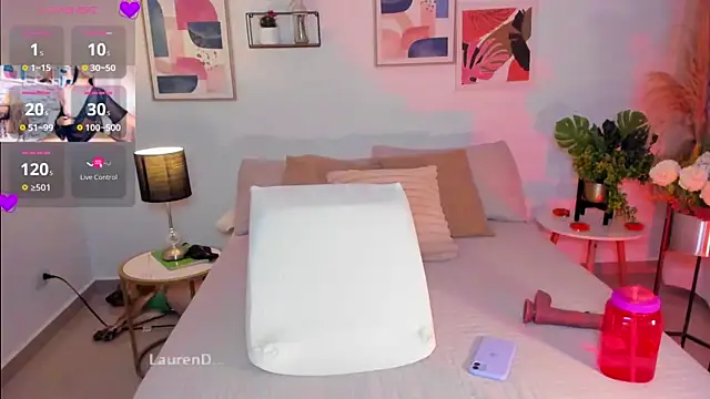 Snapshot of Misslaurenn chatting on February 19, 1:08 am Misslaurenn online show from February 19, 1:08 am