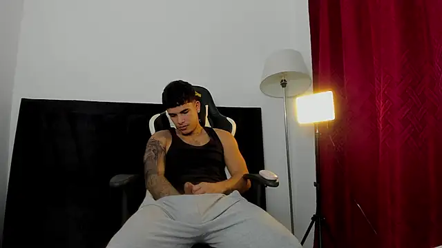 Snapshot of Evan_stoner chatting on October 8, 4:10 am Evan stoner online show from October 8, 4:10 am