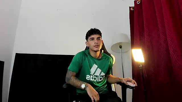 Snapshot of Evan_stoner chatting on October 11, 4:12 am Evan stoner online show from October 11, 4:12 am