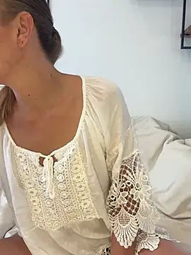 Snapshot of Suesse_Schnitte chatting on June 1, 7:54 am Suesse Schnitte online show from June 1, 7:54 am