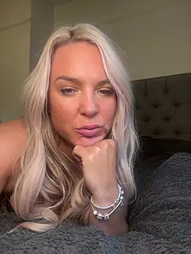 Bustyblondebabe32 online show from February 9, 10:20 am