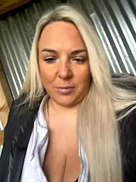 Bustyblondebabe32 online show from October 2, 8:10 am