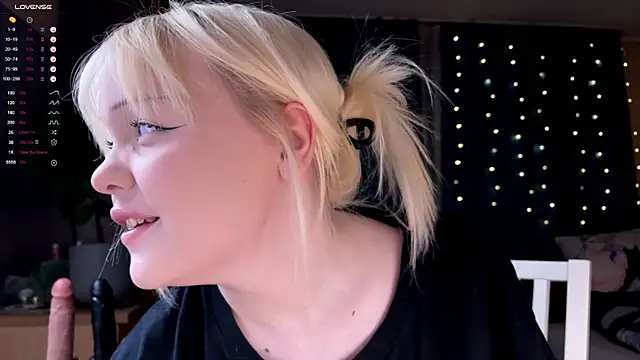 LisaLaas online show from December 16, 8:14 pm