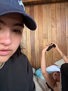 Miley and Vash online show from March 26, 4:01 pm