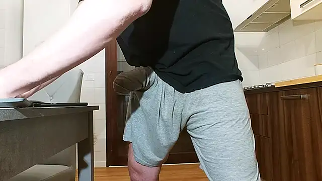 Snapshot of asa92921 chatting on December 6, 2:06 pm asa92921 online show from December 6, 2:06 pm