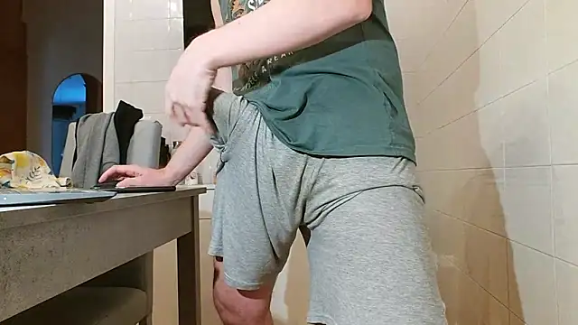 Snapshot of asa92921 chatting on December 22, 2:06 pm asa92921 online show from December 22, 2:06 pm