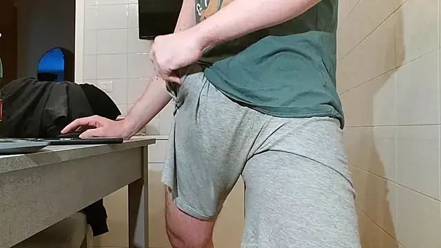 Snapshot of asa92921 chatting on January 2, 2:13 pm asa92921 online show from January 2, 2:13 pm