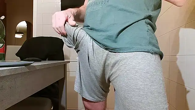 Snapshot of asa92921 chatting on January 2, 5:18 pm asa92921 online show from January 2, 5:18 pm