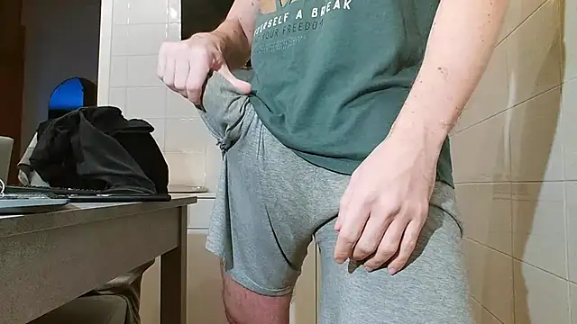 Snapshot of asa92921 chatting on January 8, 8:27 am asa92921 online show from January 8, 8:27 am