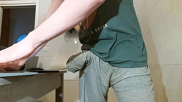 Snapshot of asa92921 chatting on January 10, 9:34 am asa92921 online show from January 10, 9:34 am