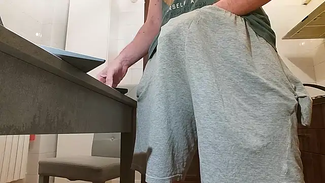 Snapshot of asa92921 chatting on October 15, 2:50 pm asa92921 online show from October 15, 2:50 pm