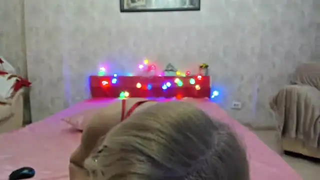 TrueFoxyyy online show from April 12, 9:47 am