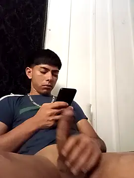 Snapshot of SEBASTHIAN chatting on December 21, 5:03 am SEBASTHIAN online show from December 21, 5:03 am