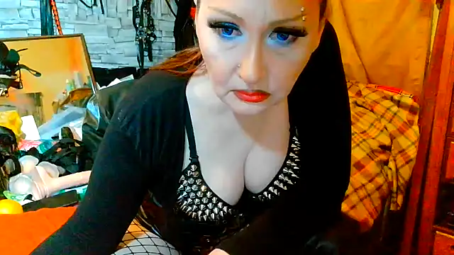 Snapshot of dominatrixredsonyja chatting on May 15, 9:00 pm dominatrixredsonyja online show from May 15, 9:00 pm