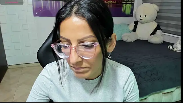 Snapshot of alma_blue chatting on July 13, 10:56 pm alma blue online show from July 13, 10:56 pm