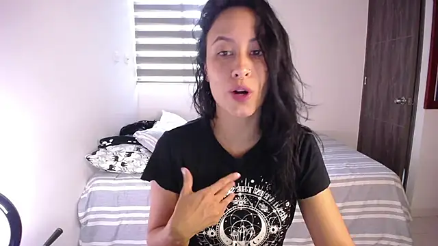 amyharlow 1 online show from December 18, 10:05 pm