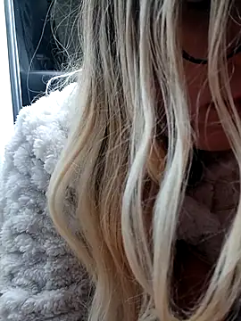 dolcehelena993 online show from November 15, 9:17 am