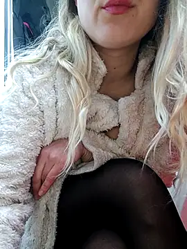 dolcehelena993 online show from February 24, 10:13 am