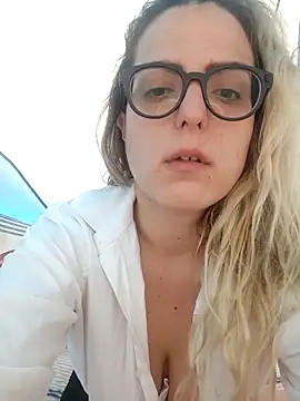 dolcehelena993 online show from April 21, 1:28 pm