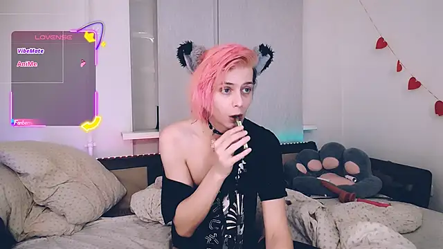 Littlepinkcat online show from April 11, 10:36 pm