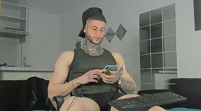 Snapshot of _jamesleandros1 chatting on December 10, 10:26 pm jamesleandros1 online show from December 10, 10:26 pm