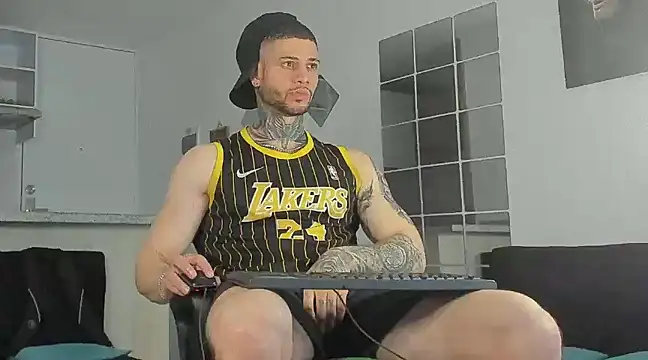 Snapshot of _jamesleandros1 chatting on December 21, 2:47 pm jamesleandros1 online show from December 21, 2:47 pm