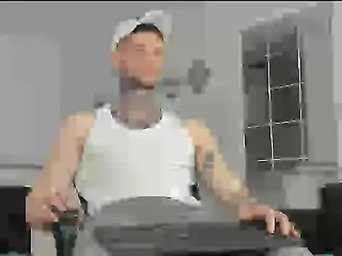 Snapshot of _jamesleandros1 chatting on January 2, 9:50 pm jamesleandros1 online show from January 2, 9:50 pm