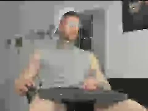 Snapshot of _jamesleandros1 chatting on February 3, 8:46 pm jamesleandros1 online show from February 3, 8:46 pm