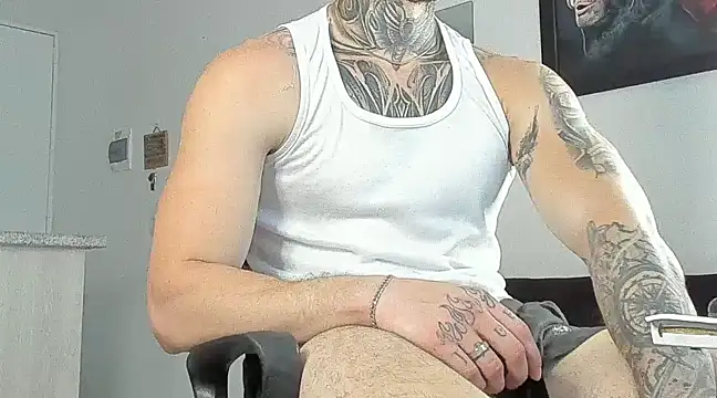 Snapshot of _jamesleandros1 chatting on February 23, 9:37 pm jamesleandros1 online show from February 23, 9:37 pm