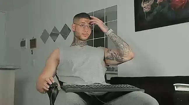 Snapshot of _jamesleandros1 chatting on February 28, 3:37 am jamesleandros1 online show from February 28, 3:37 am