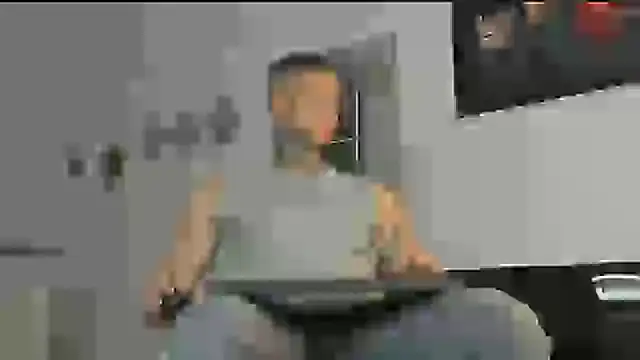 Snapshot of _jamesleandros1 chatting on March 2, 5:01 am jamesleandros1 online show from March 2, 5:01 am