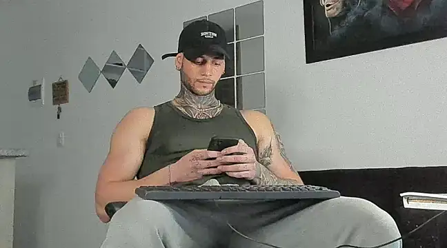 Snapshot of _jamesleandros1 chatting on March 4, 9:54 pm jamesleandros1 online show from March 4, 9:54 pm