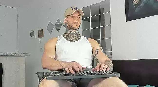 Snapshot of _jamesleandros1 chatting on March 20, 8:08 pm jamesleandros1 online show from March 20, 8:08 pm