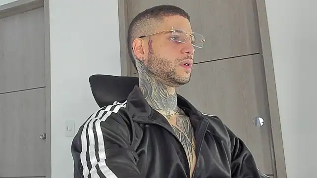 Snapshot of _jamesleandros1 chatting on September 8, 5:12 pm jamesleandros1 online show from September 8, 5:12 pm